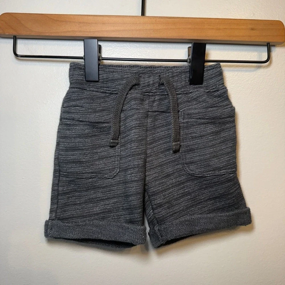 Baby Boy 0-6 Month 5pc Bundle Carters Old Navy Shorts Long Sleeve Shirts
